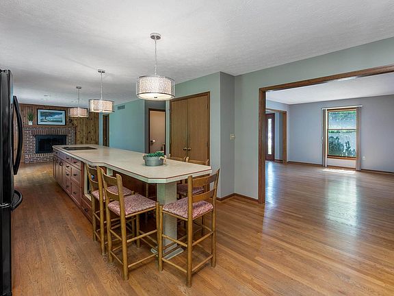 5th image of 8180 N Dilcrest Cir