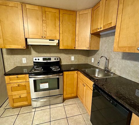 3rd image of 2684 Folsom St