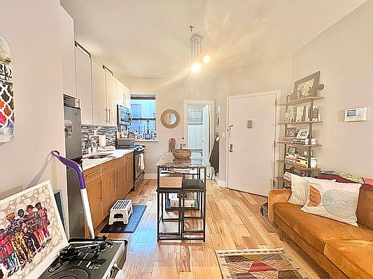 1st image of 407 Chauncey St APT 3D
