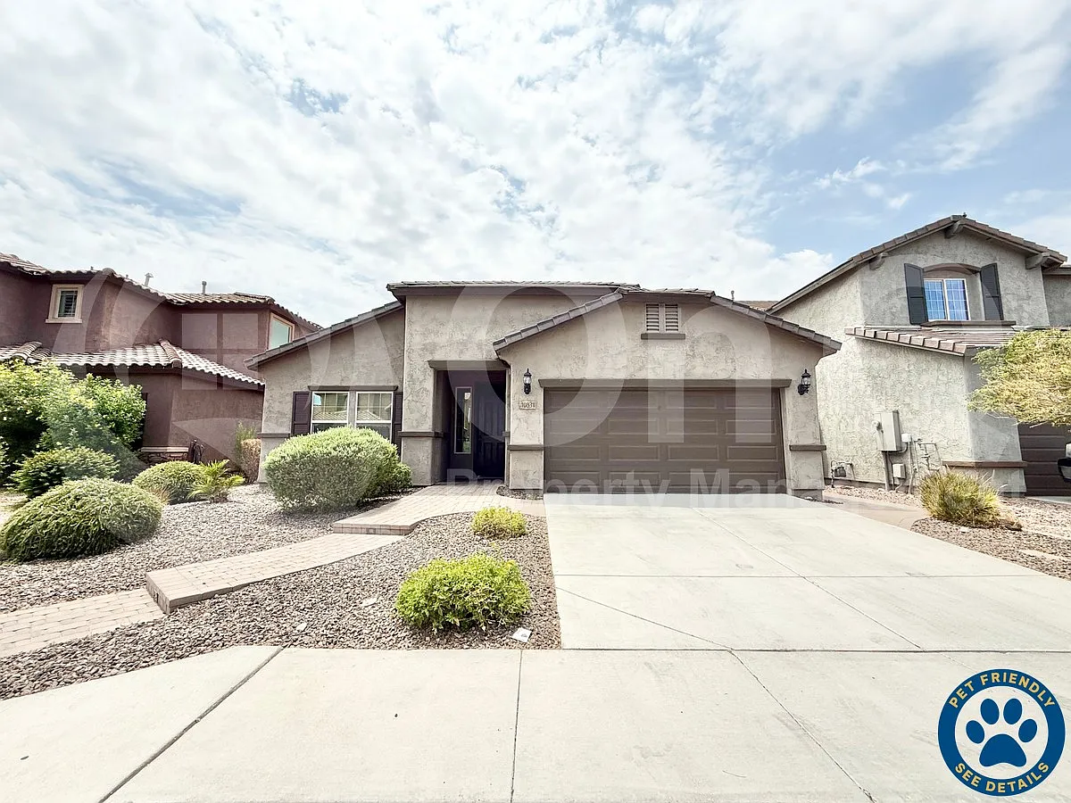 3 bed, 2.0 bath, 2112 sqft, $2,349 — Photo 1