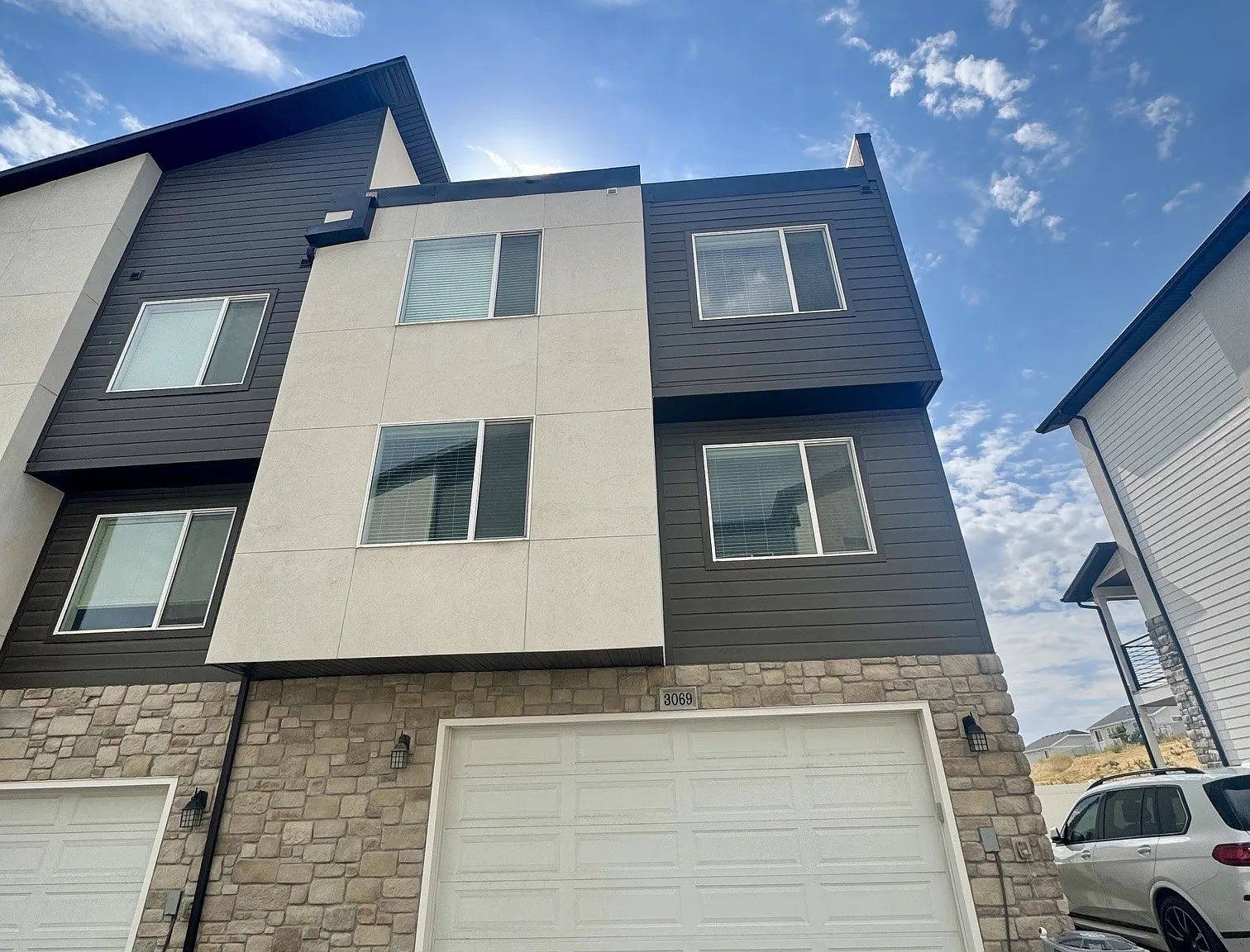 3 bed, 2.5 bath, 1670 sqft, $2,300 — Photo 1