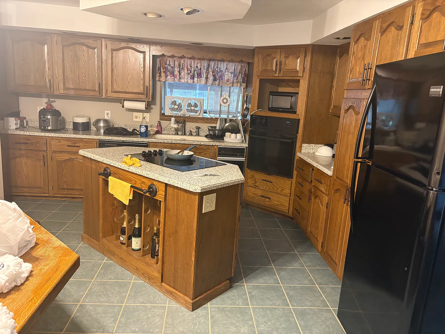 3 bed, 2520 sqft, $2,500 — Photo 3