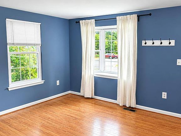 3rd image of 2 Fairmont Pl