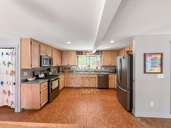 5th image of 636 Pineleaf Dr