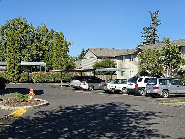 Brittany Crossing Apartments — Photo 5