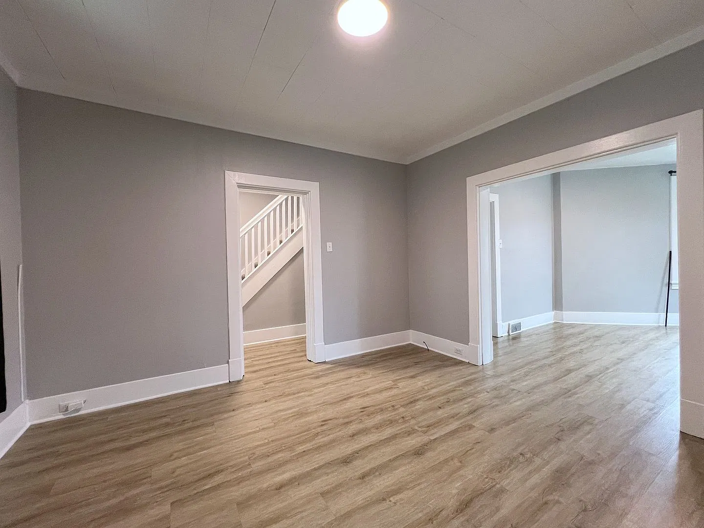 Clean 2BR Mckees Rocks - Ready Now — Photo 4