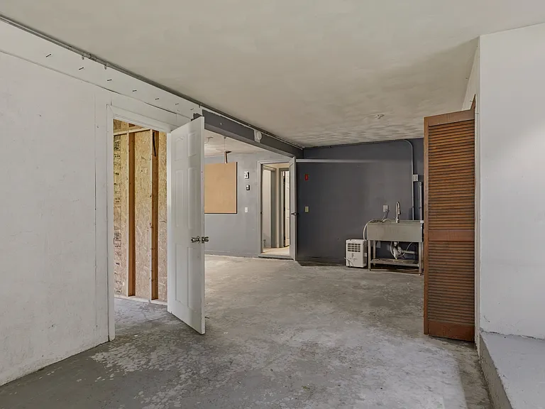 18 Waterman St — Photo 39