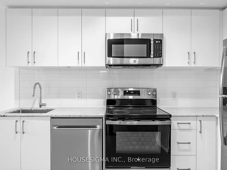 4010 Eglinton Ave W #407 — Photo 10