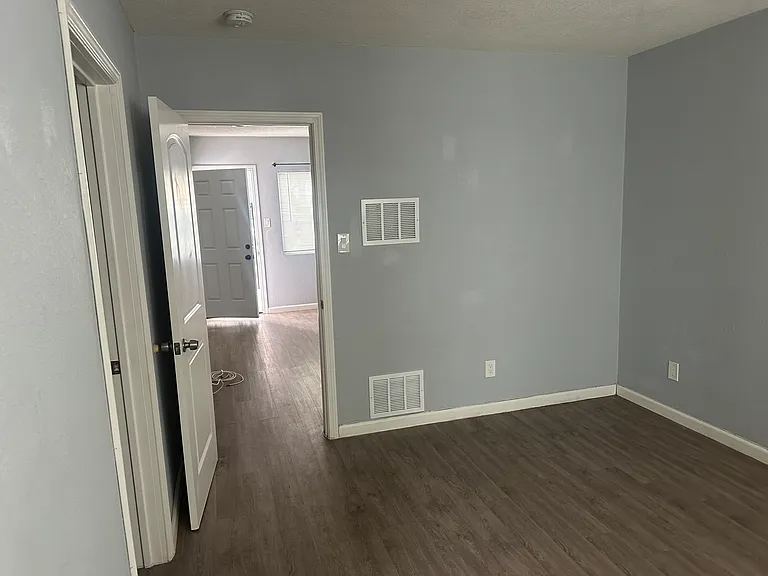 151 W Southgate Ave #4 — Photo 5
