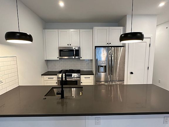 3rd image of 2631 W Oxford St #2