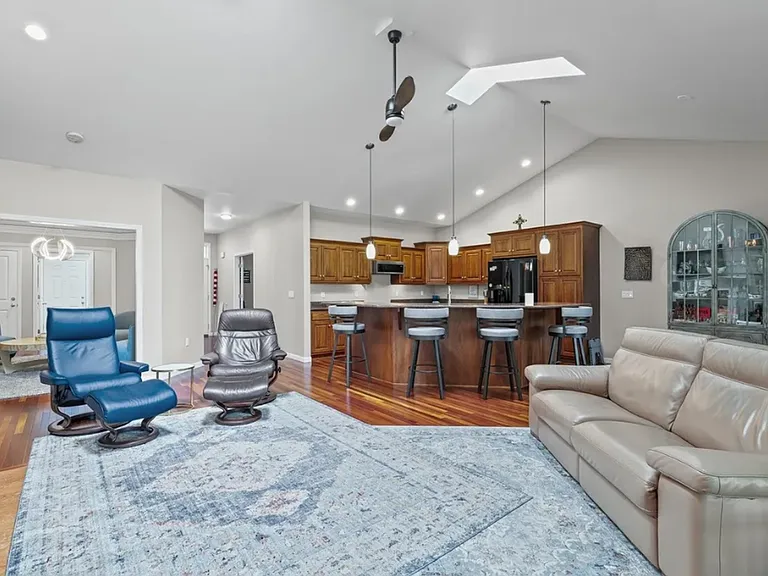 1632 Cobblefield Rd — Photo 4