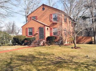 32 Elizabeth Dr, North Providence, RI 02904