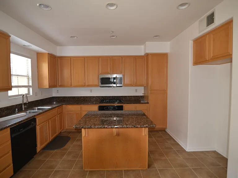 1299 Blue Jean Way #2 — Photo 7