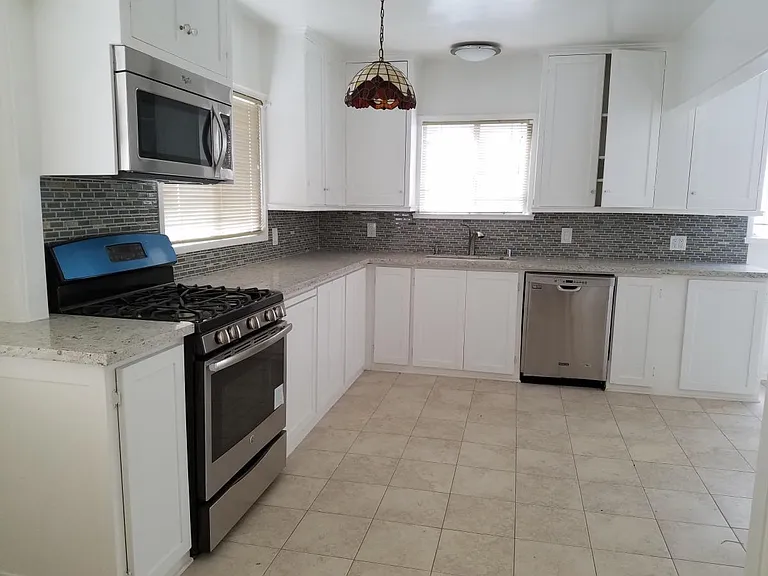1147 S Victoria Ave — Photo 5