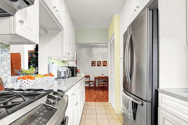 Rented by Halvatzis Realty | media 3