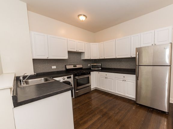 2nd image of 3815 N Greenview Ave #1R