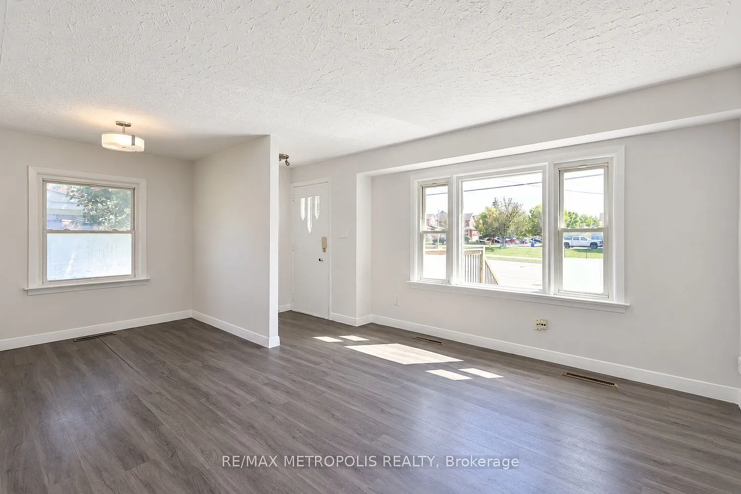 3 bed, $2,950 — Photo 3