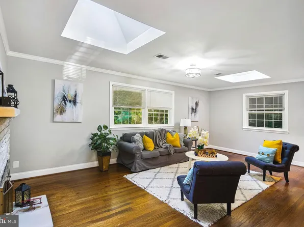 15 Worthington Hill Dr, Reisterstown, MD 21136