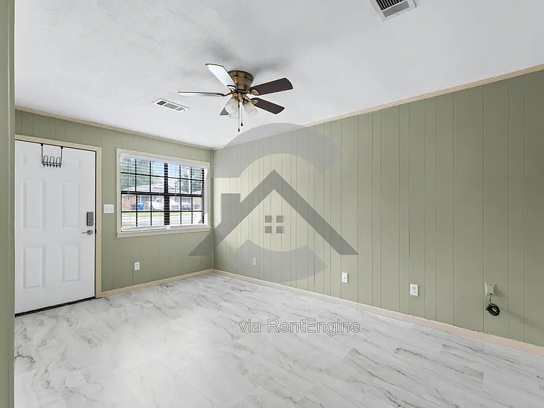 438 Helen St #2 — Photo 3