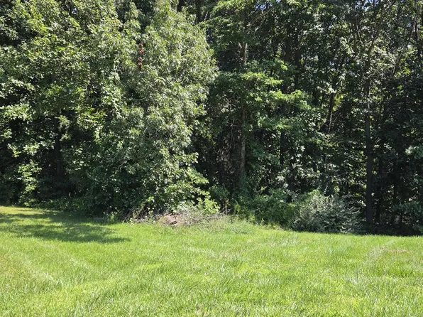 394 W Ashton Ln, Valparaiso, IN 46385