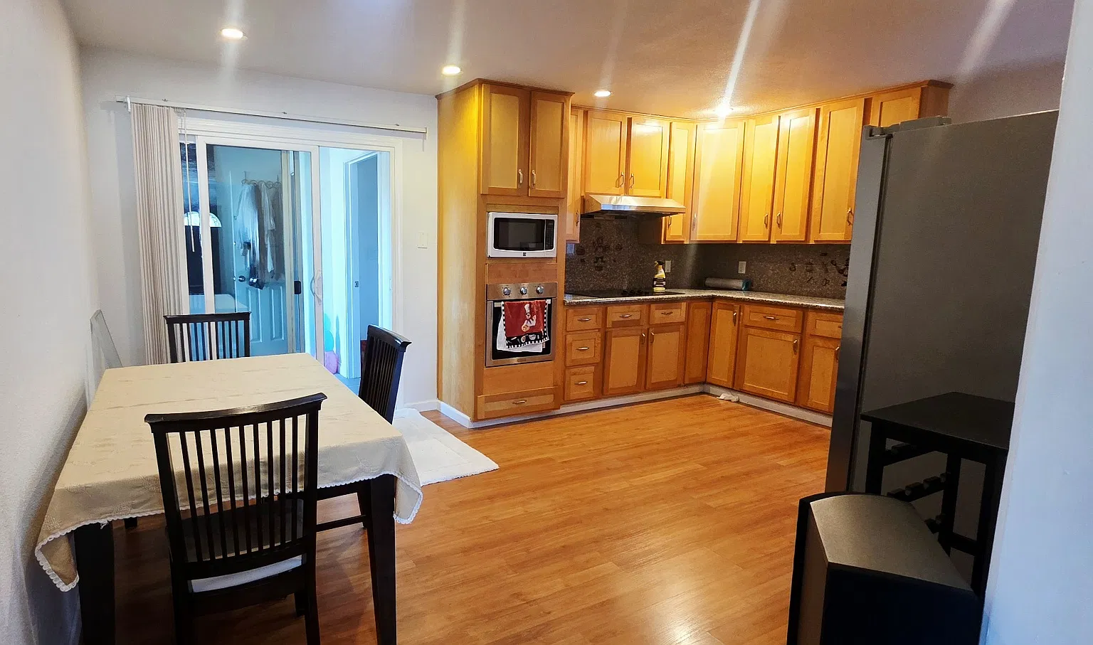 3 bed, 1100 sqft, $1,200 — Photo 4