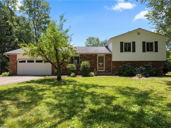1486 David Dr, Hinckley, OH 44233