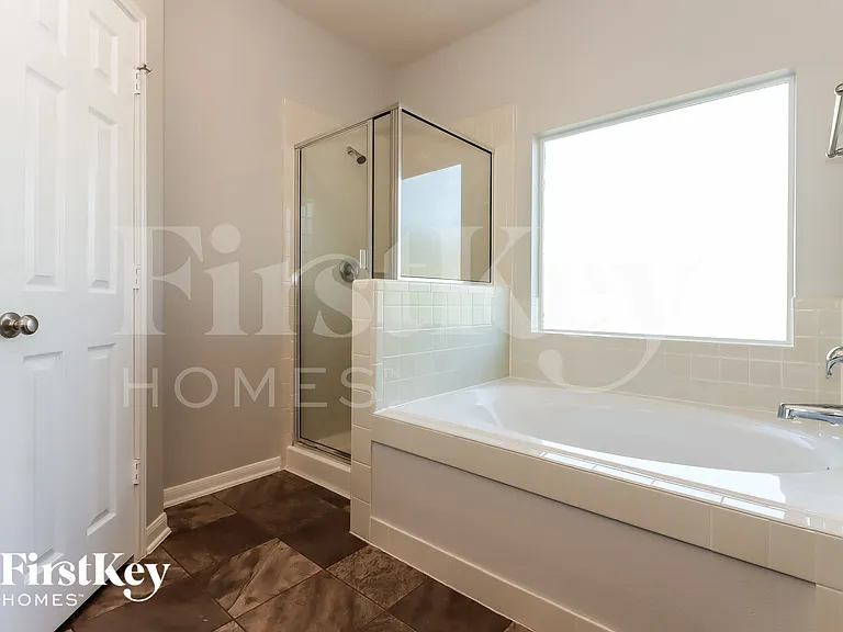 8330 Hampton Bay Dr — Photo 10