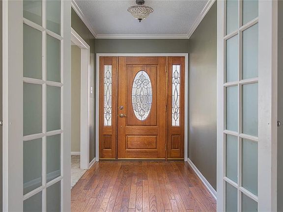 4th image of 4821 Whitehall Blvd