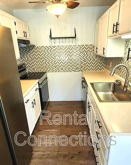 1412 W Walnut St — Photo 2