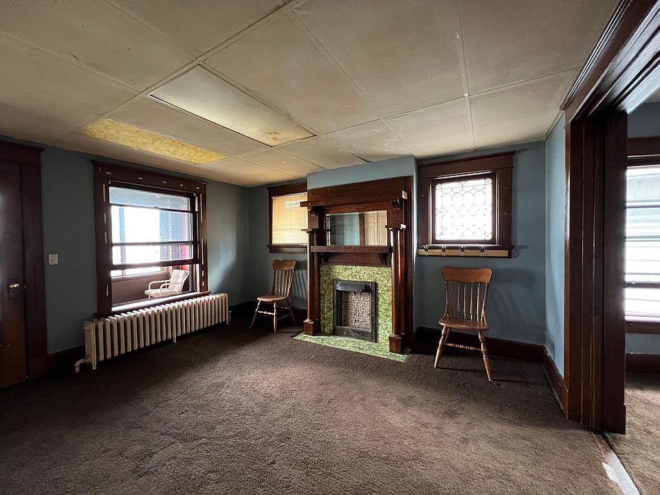 1st image of 922 Wallace St