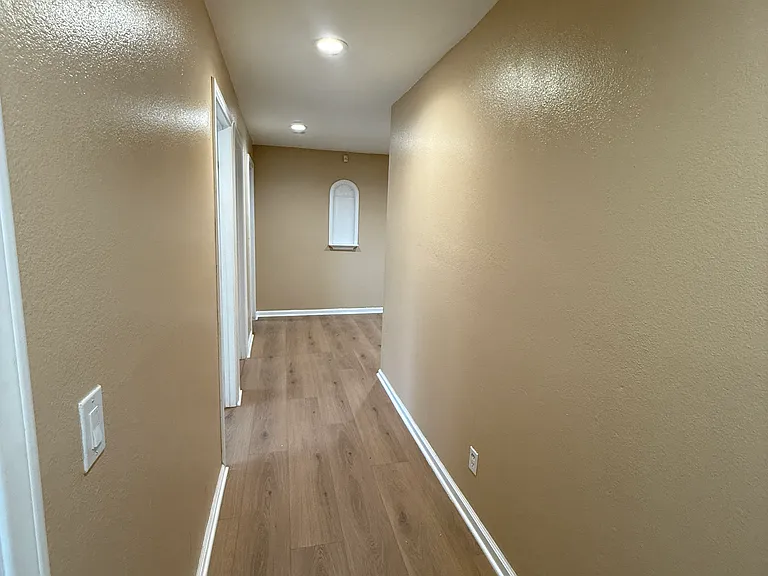 28426 Sandhurst Way — Photo 13