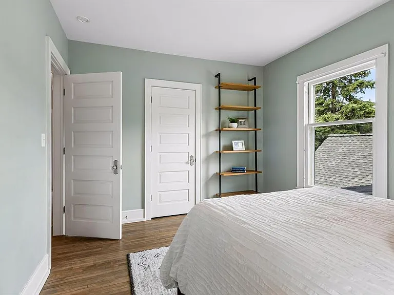 1777 Knox Ave S — Photo 35