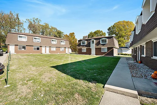 211 Glenlake Dr Photo 1