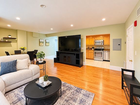4th image of 1742 Beacon St APT 2