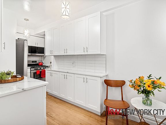 4th image of 107 W 86th St #2C