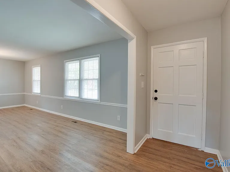 9802 Dolphin Dr SE — Photo 3