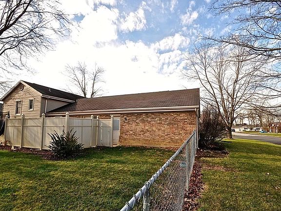 3rd image of 1399 Hillside Dr