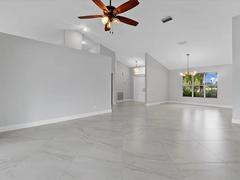 15575 Woodmar Ct — Photo 6