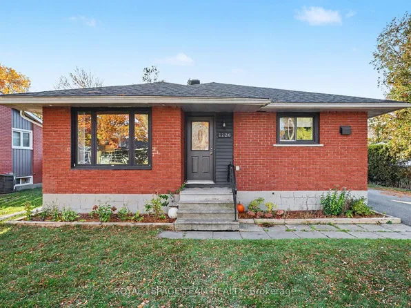 1126 Minnetonka Rd, Ottawa, ON K2C 2T9