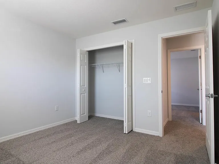 1097 Grantham Dr — Photo 8