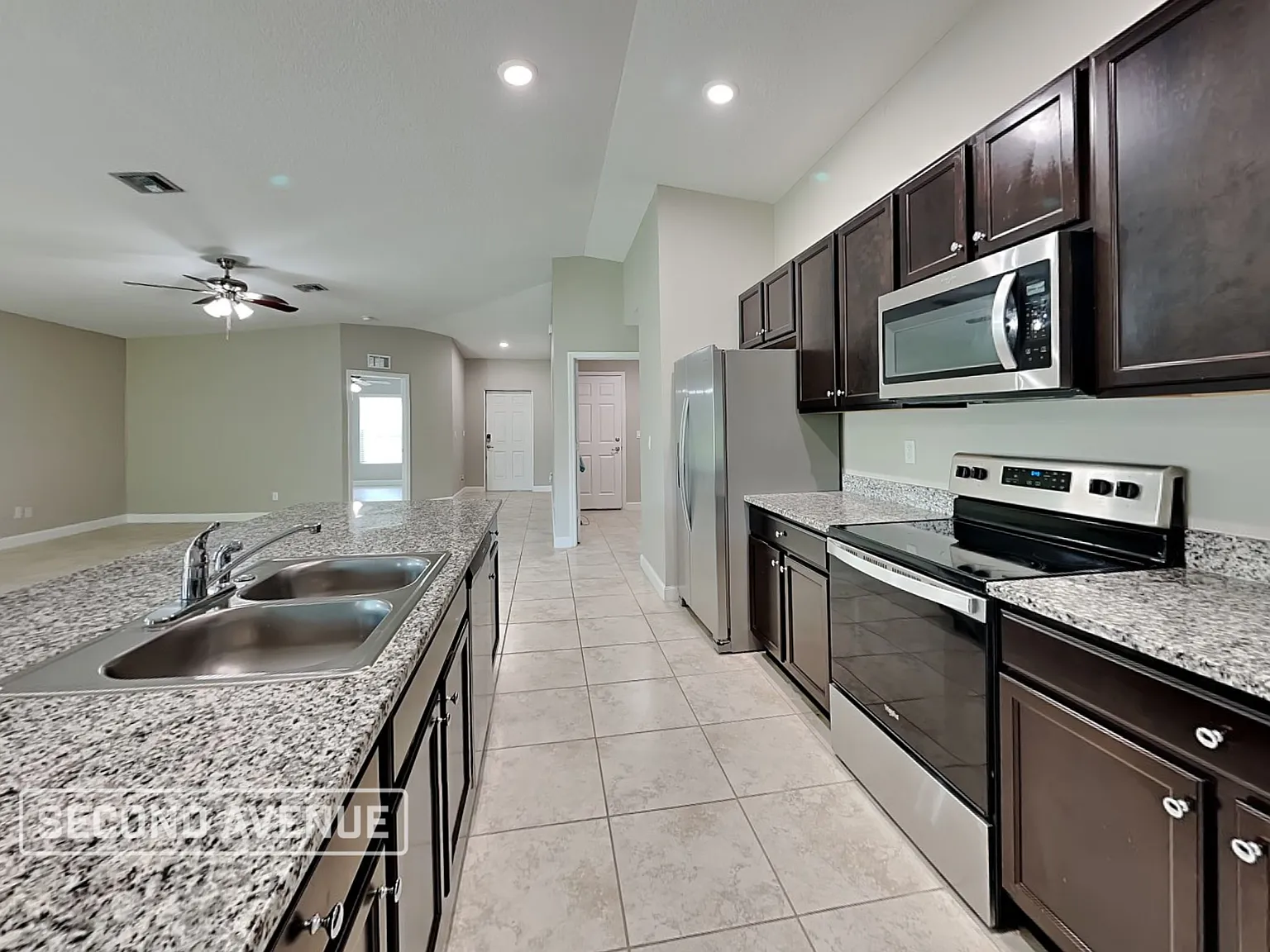 4 bed, 2.0 bath, 1833 sqft, $1,895 — Photo 3