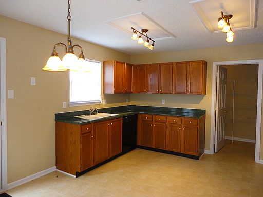 5th image of 2396 Shadowbrook Dr