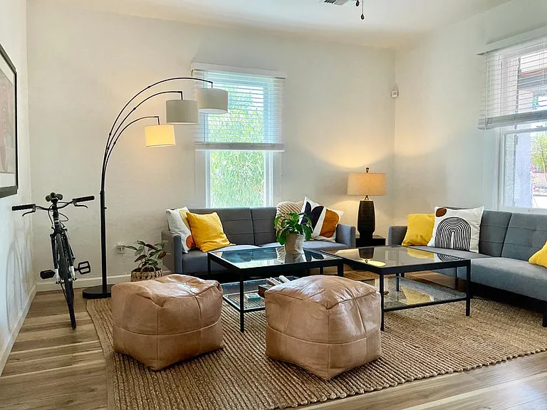 1011 E Elm St — Photo 19