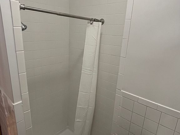 5th image of 2541 41st St