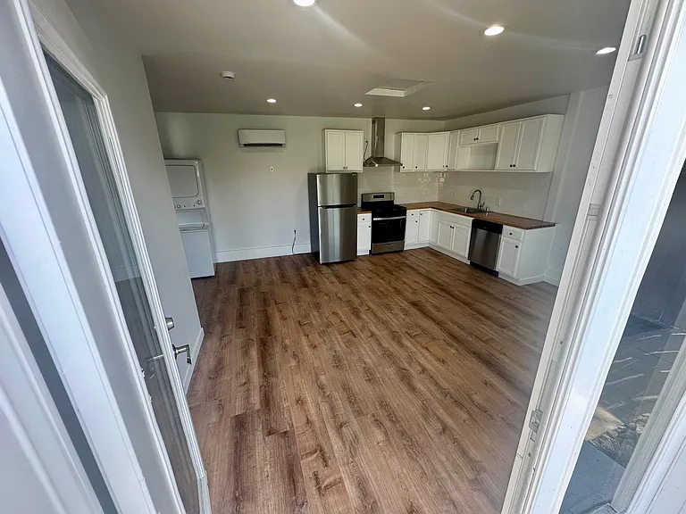 8958 N Swinton Ave — Photo 30