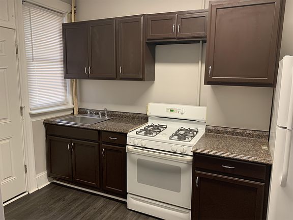 5th image of 2610 Oswego Ave