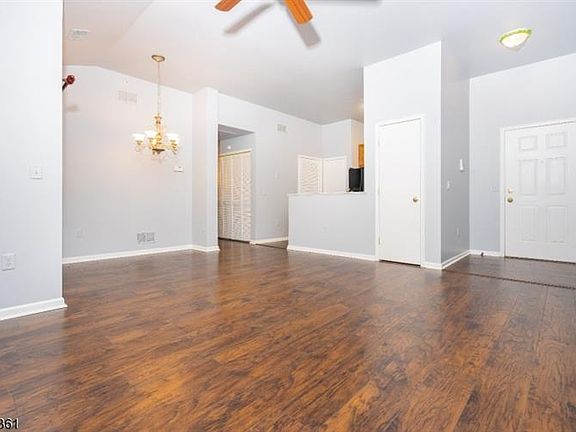 4th image of 822 Honeybrook Cir #822