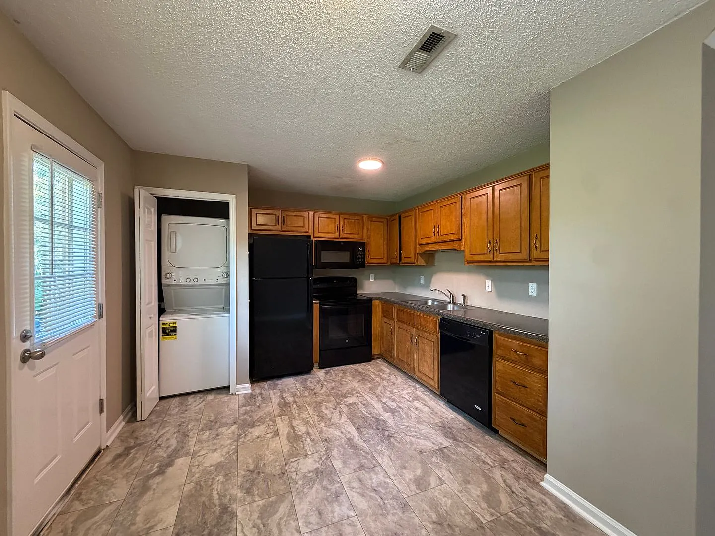 Move In Ready! 1/2 Off Deposit Special! — Photo 4