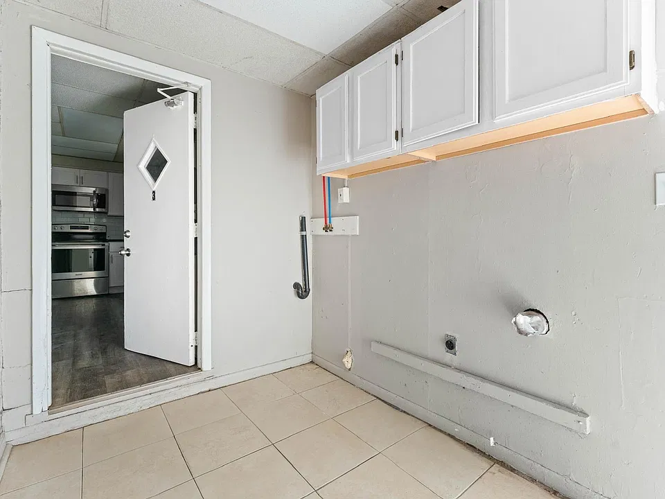 323 Philadelphia Ave #3
