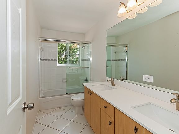 4th image of 610 Nandina Dr